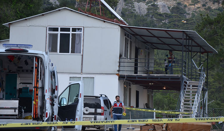 Antalya’nın Serik ilçesinde bir adam, 2 çocuğunu ve eşini öldürdü