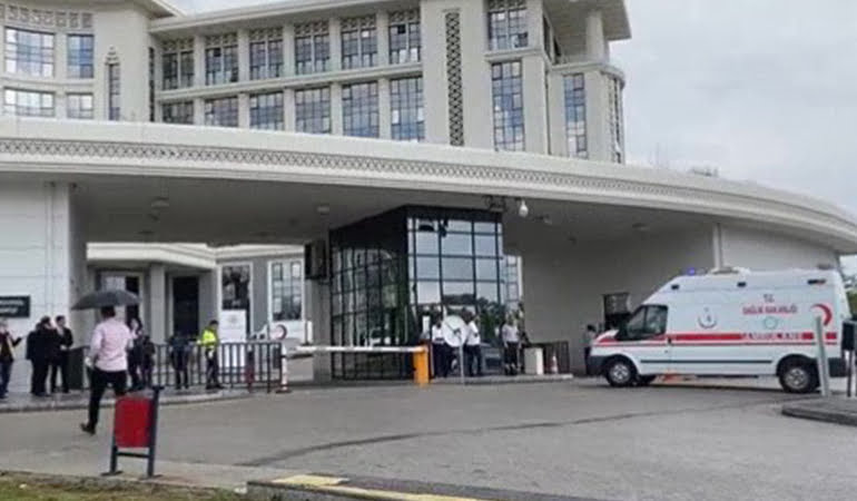Kendini ambulansa kilitledi: Oksijen tüplerini açtım, Bakan Koca gelmezse patlatırım