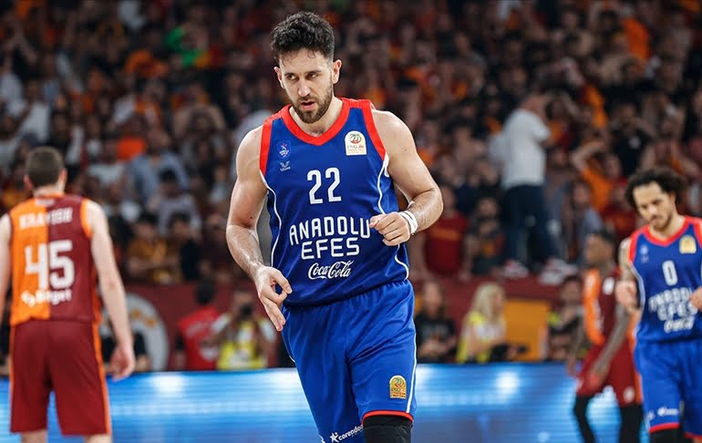 Play-off finalinde Fenerbahçe Beko’nun rakibi Anadolu Efes oldu