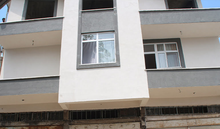 Fıkra gibi… Bu dairede balkon var, kapı yok