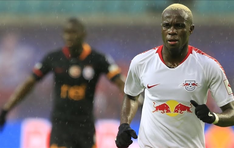 Fenerbahçe, eski Galatasaraylı futbolcuyu transfer etti