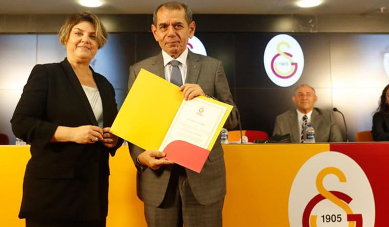 Galatasaray’da başkan Dursun Özbek ve yönetimi mazbatalarını aldı