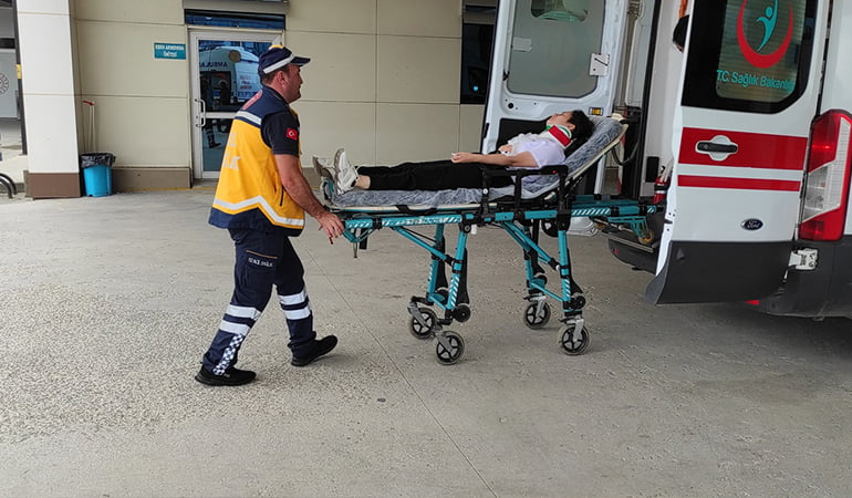 Sınava gireceği okuldan ambulansla çıkarıldı