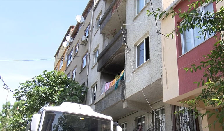 Ev sahibinin zam yapmasına öfkelenen kiracı evi yaktı