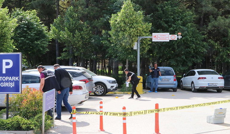 Kadına şiddeti önlemeye çalışırken vurulmuş