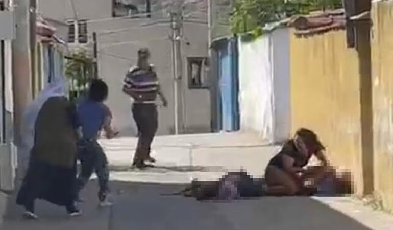 Aynı aileden 3 kişiyi, sokak köpeklerini besledikleri için öldürmüş