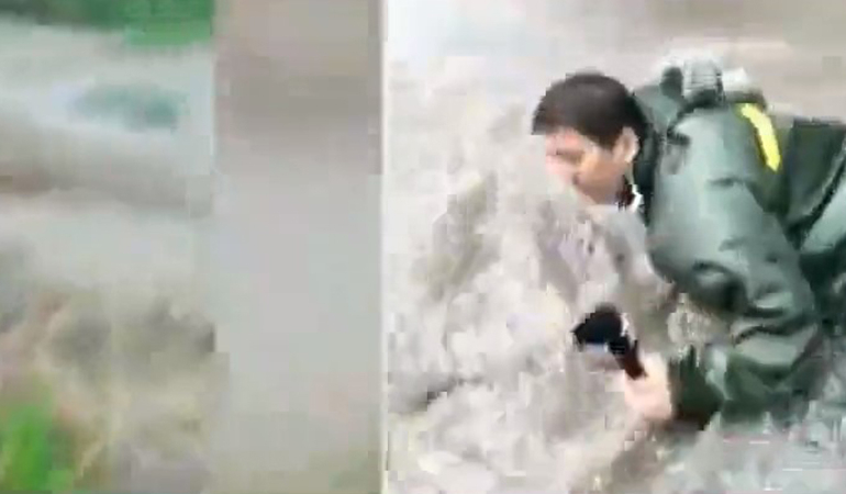 TRT muhabiri canlı yayında rögara düştü
