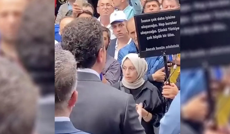 Babacan vatandaşla prompterden konuştu