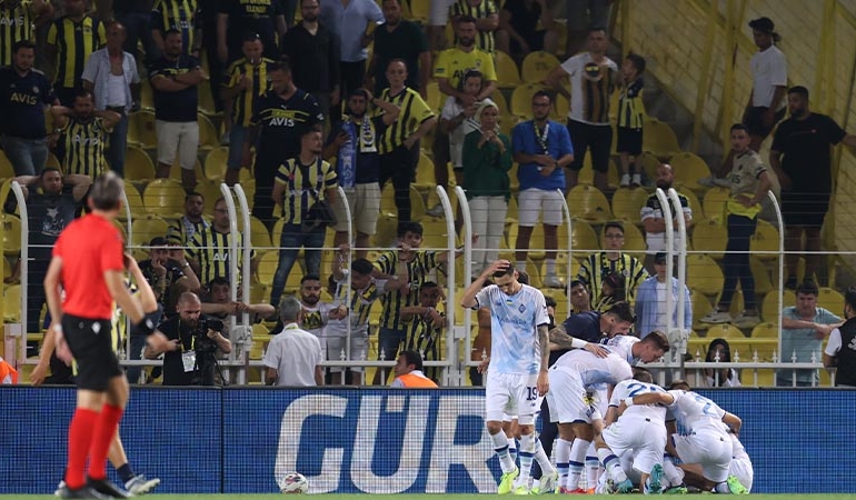 Fenerbahçe taraftarının ‘Putin’ tezahüratına Ukrayna cephesinden üst üste açıklamalar