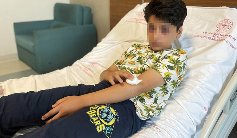 Adana’da ‘Ses bombası yapımı’ videosu izleyen çocuk, karışımı hazırlarken yaralandı