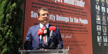 İBB'nin Saraçhane'deki binası önünde 15 Temmuz şehitleri anıldı