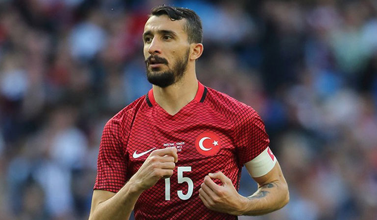 Mehmet Topal futbolu bıraktı