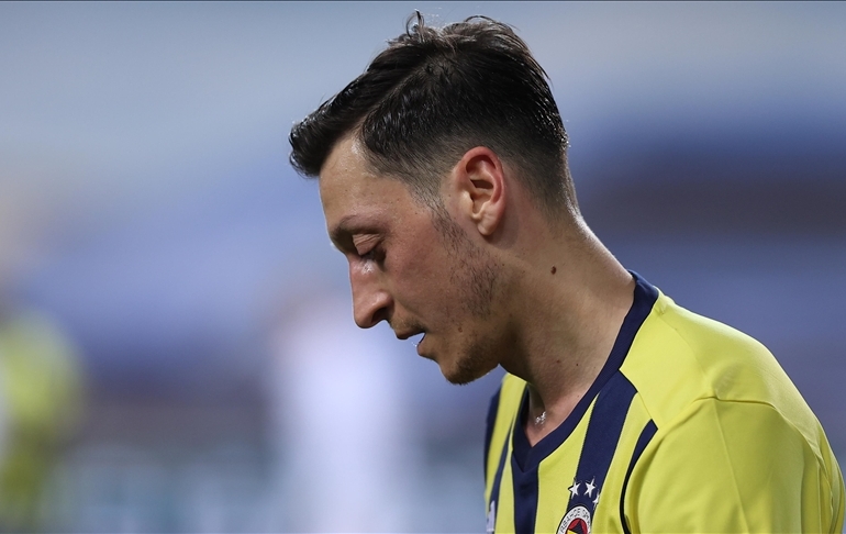 Fenerbahçe’de Mesut Özil ile yollar ayrıldı