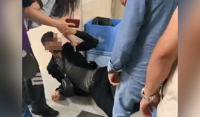 Metroda ‘kadınların fotoğrafını çektiği’ iddiasıyla dövüldü