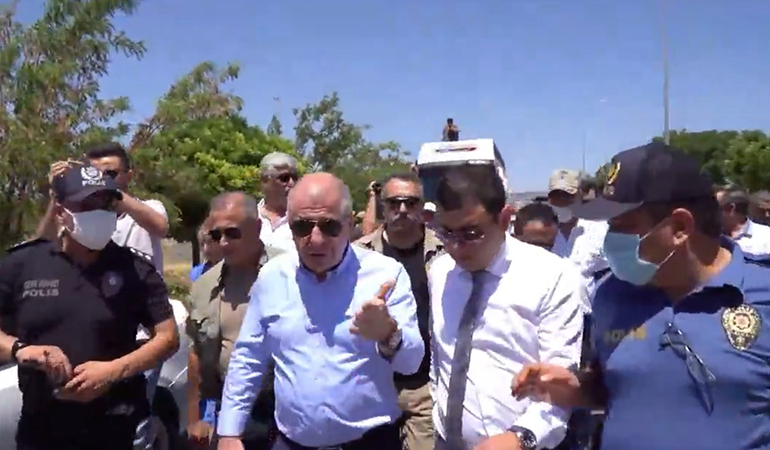 Suriye sınırına yürüyen Ümit Özdağ’a: Tek gelin, basın da gelmesin