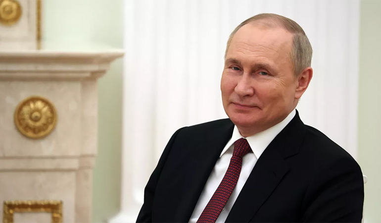Putin’den Batı’ya: Bizi savaşta yenmek istiyorlarsa, bırakın denesinler