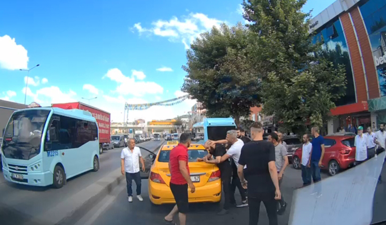 Sokak ortasında kadına şiddet uygulayan saldırgan serbest bırakıldı