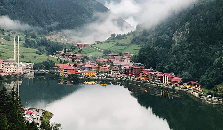 Trabzon Uzungöl’de bungalov evlerin günlüğü 300 doları aştı