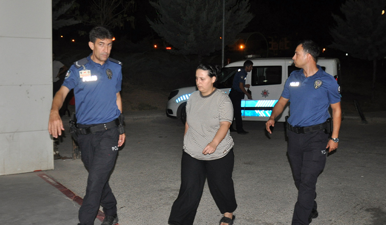 Bebeğini boğup evin bahçesine gömmüş