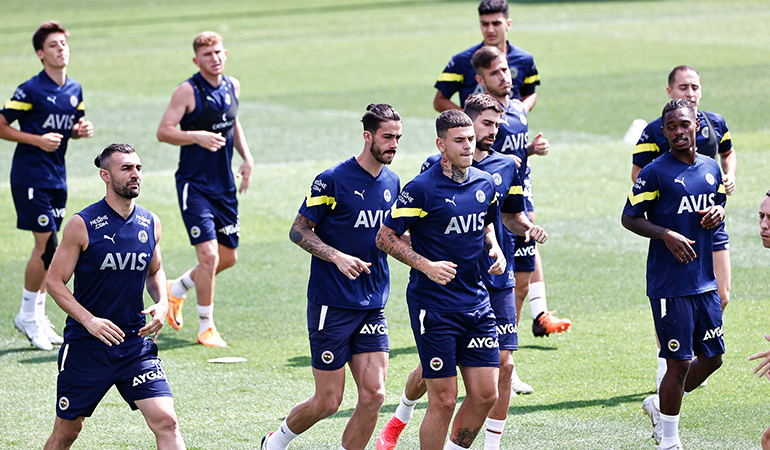 Fenerbahçe’de UEFA listesi güncellendi