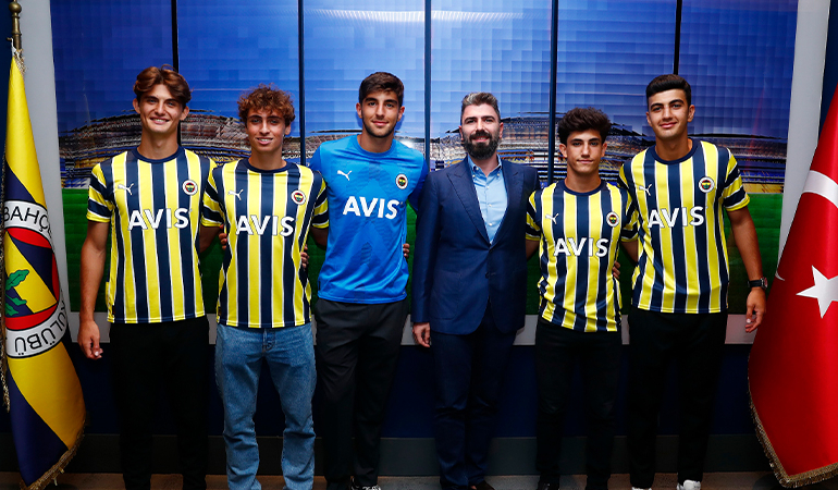 Fenerbahçe’de 5 yeni sözleşme birden