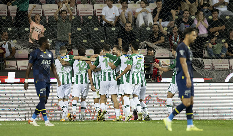 Fenerbahçe, Konyaspor deplasmanından mağlup dönüyor
