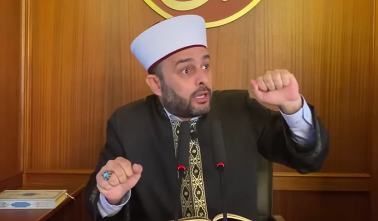 Tepki çeken imamdan ‘üslup’ savunması: Hz Ömer vurdu mu oturtuyordu!