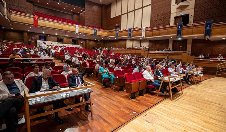 İzmir’de toplu taşımaya zam