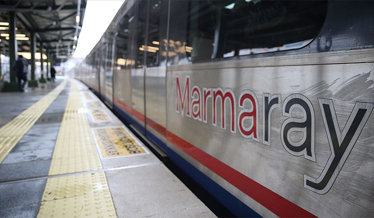 Marmaray’da intihar girişimi