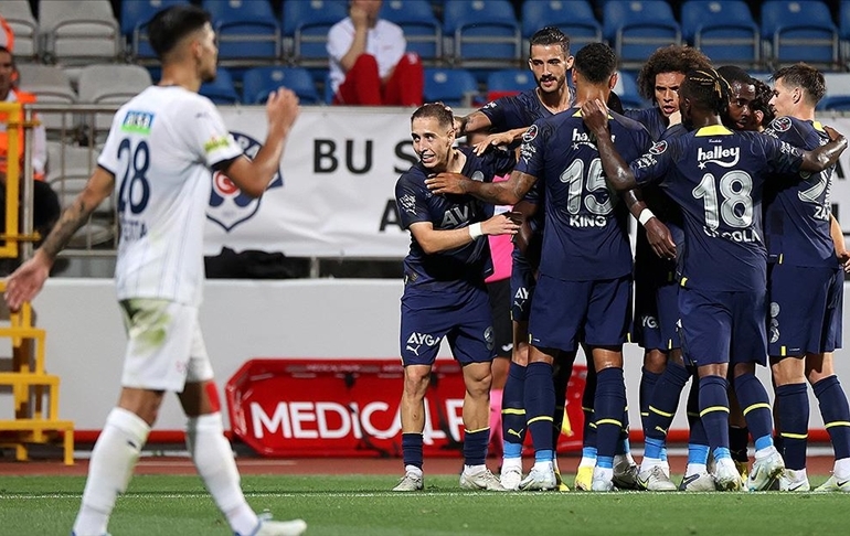 Fenerbahçe yeni sezonun ilk galibiyetini 6 golle aldı