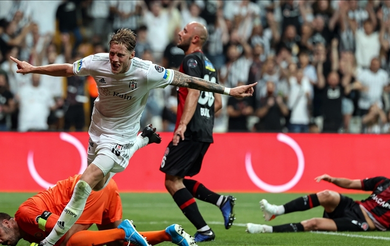 Beşiktaş 3 puanı farkla aldı