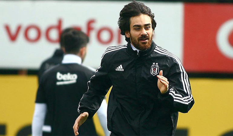 Veli Kavlak futbolu bıraktı