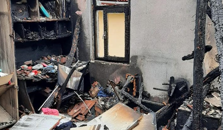 40 günlük bebek, ailesini yangından kurtardı