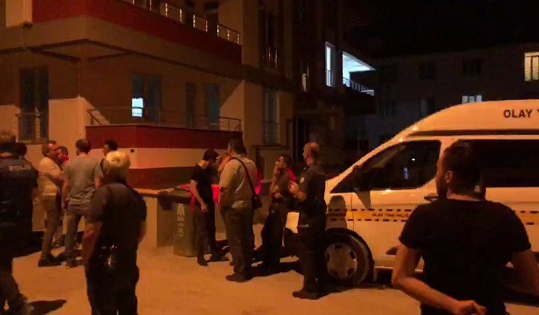 2 çocuk annesi kadın, uzaklaştırma kararı aldırdığı eşi tarafından 20 bıçak darbesiyle öldürüldü