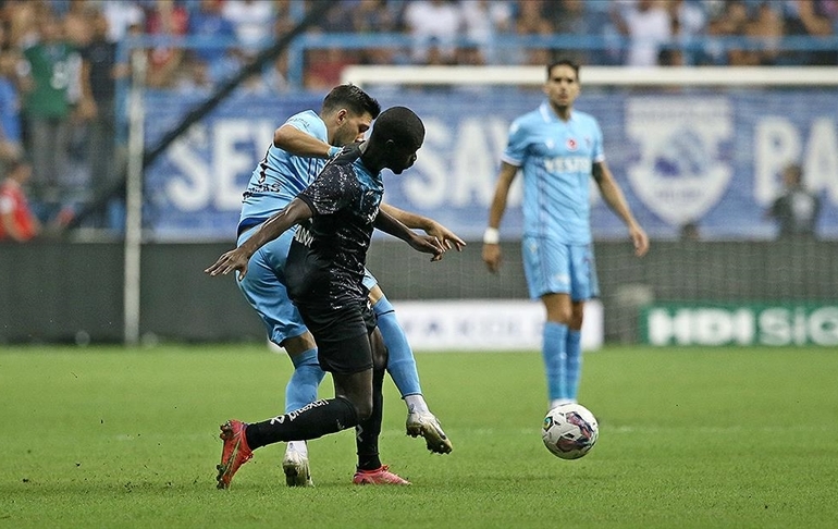 Trabzonspor, Adana Demirspor karşısında son dakikada yıkıldı!