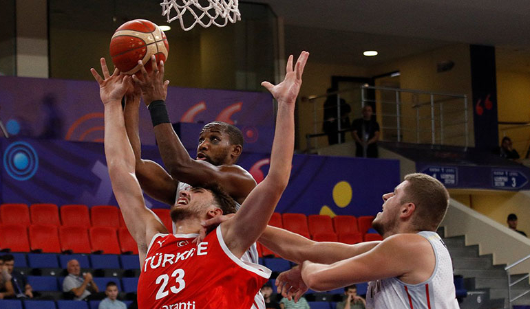 A Milli Basketbol Takımı, son 16’ya kalmayı garantiledi