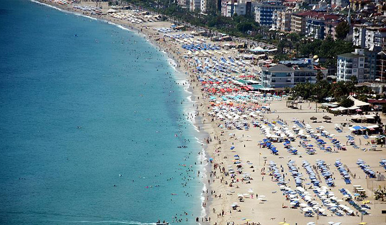 Ruslar Antalya’da emlakçı oldu… ‘Piyasayı allak bullak ettiler’