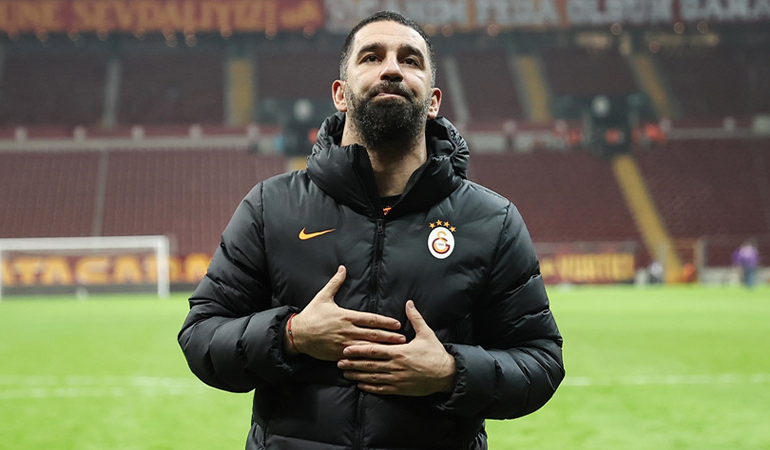 Arda Turan futbolu bıraktı
