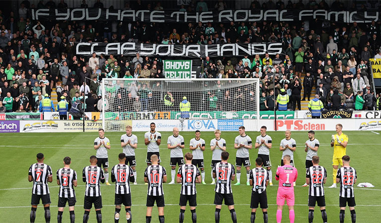 Celtic taraftarından kraliyet protestosu