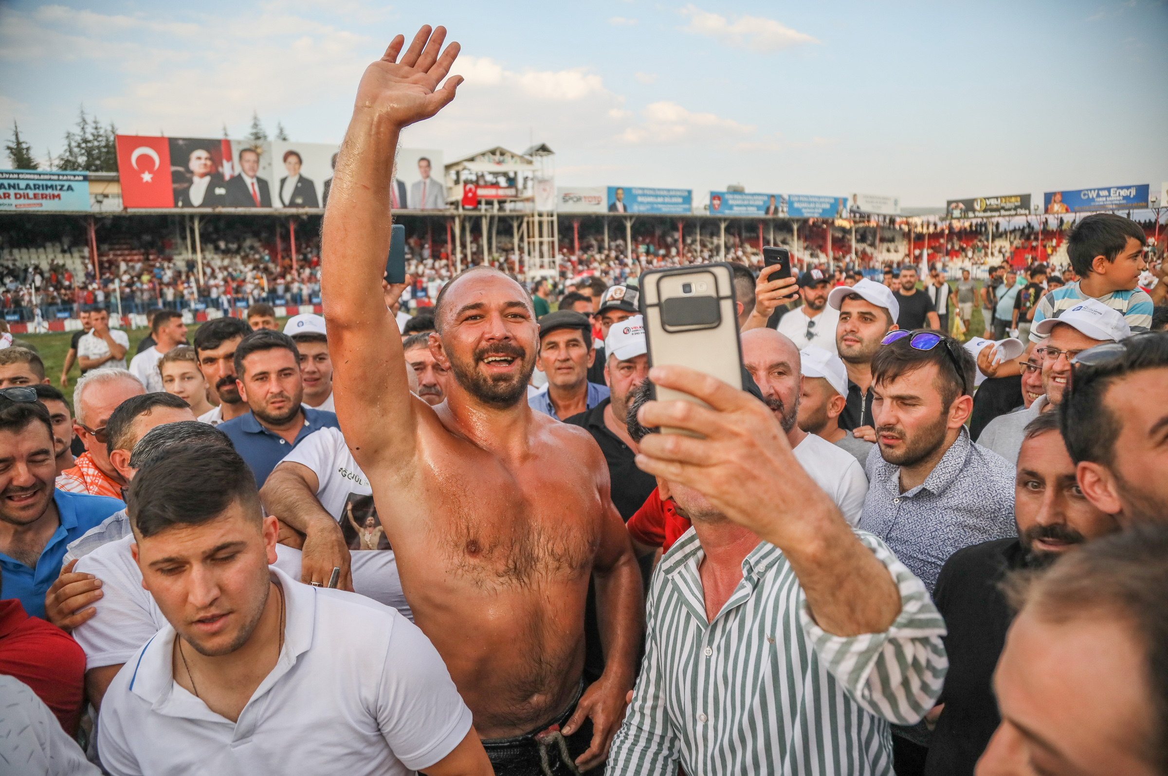 elmalida-altin-kemer-ali-gurbuzun-oldu_1412_dhaphoto10