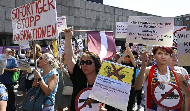 Avrupa’da Rusya’ya yönelik yaptırımlar protesto ediliyor