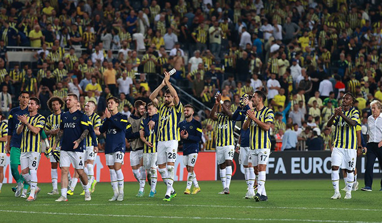 Fenerbahçe’nin kamp kadrosu belli oldu