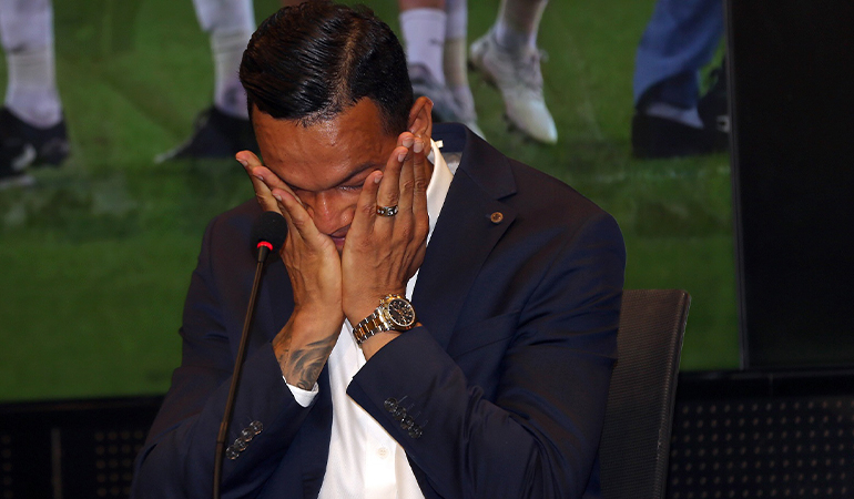 Josef de Souza’dan ayrılık açıklaması: Gözyaşlarını tutamadı