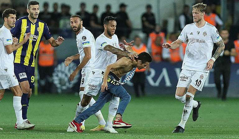 PFDK, Josef de Souza’nın kırmızı kartı hakkında kararını verdi