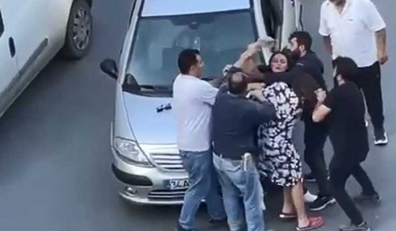İstanbul’da trafikte kadın sürücüler saç başa girdi