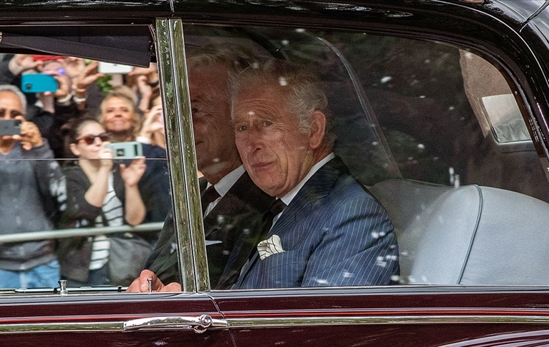 Hangi iki ülke Kral III. Charles’a biat etti?