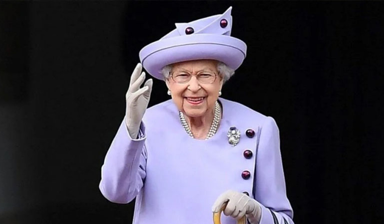Kraliçe Elizabeth hastaneye kaldırıldı