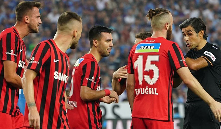 Trabzonspor-Gaziantep FK maçı sonrası Mete Kalkavan’a tepki