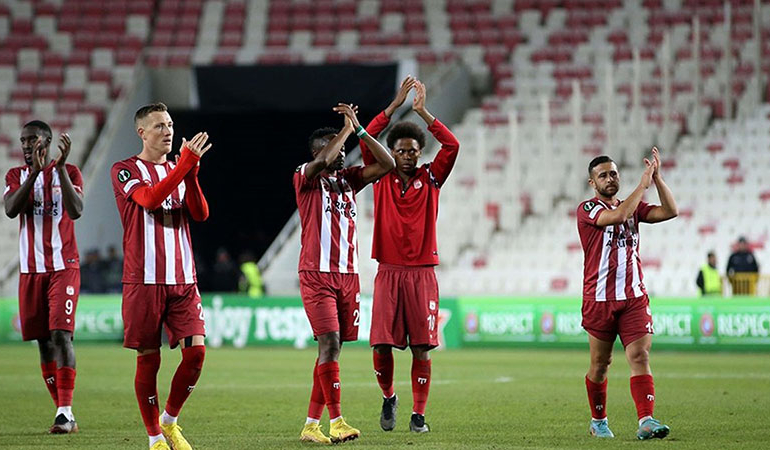 Sivasspor’da forma krizi! Havalimanında kayboldu