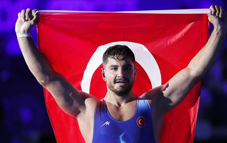Taha Akgül 3. kez dünya şampiyonu oldu